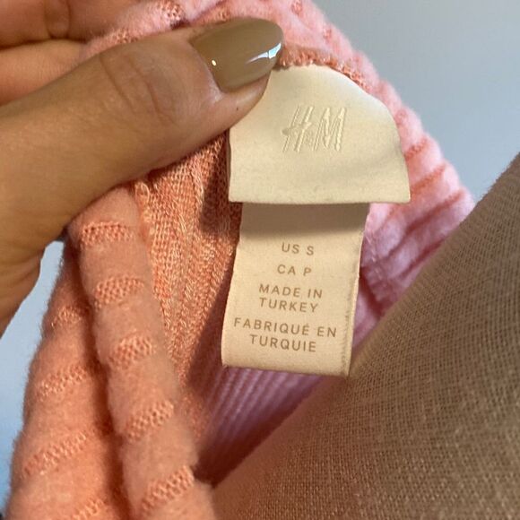 H&M Turtle Neck Sweater-New without tags - Picture 5 of 6